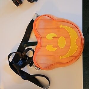 Harvey’s Seatbelt Pumpkin Mickey Purse Disney Halloween